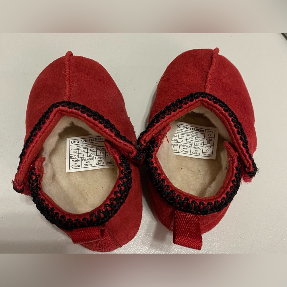UGG Tasman Shearling Red and Black Christmas Baby Booties - Picture 6 of 7